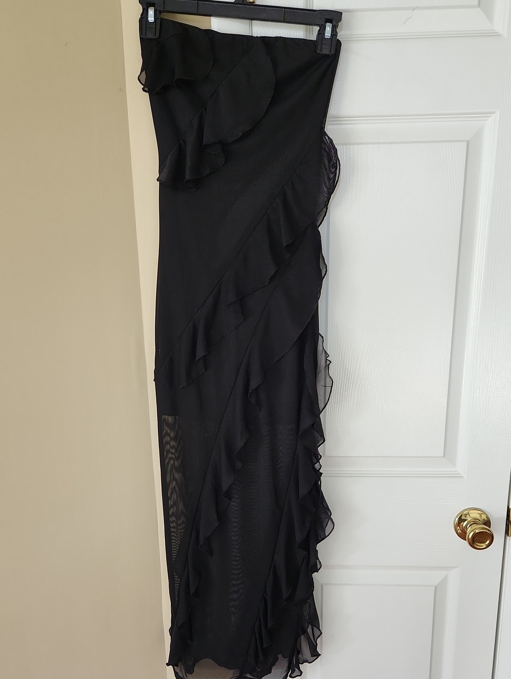 NWT. Strapless Dressnwith Side Ruffles, Small